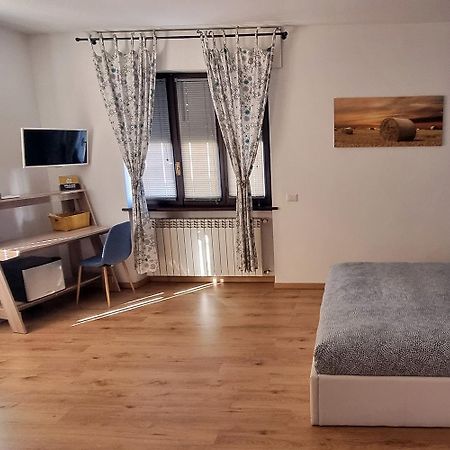 Il Gatto Stanco B&B Арона Екстериор снимка
