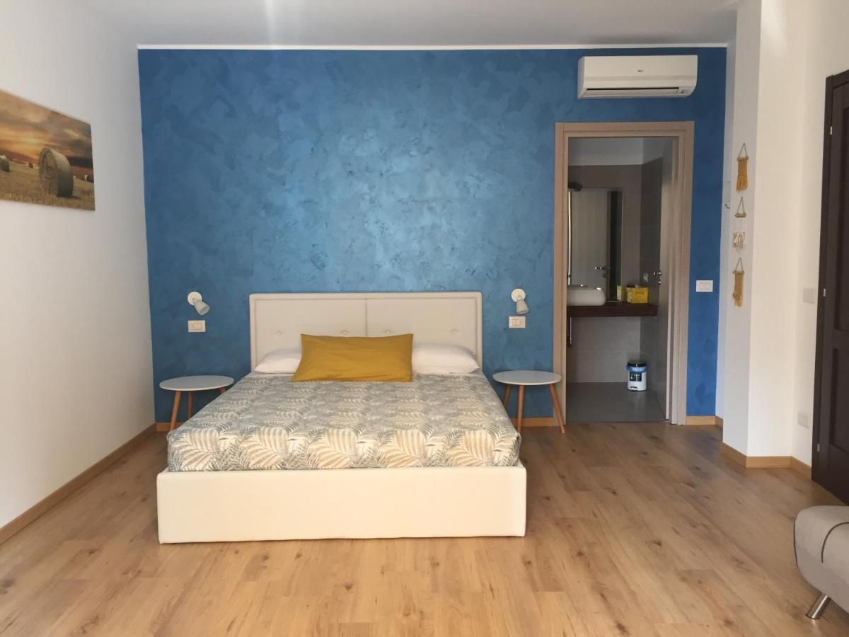 Il Gatto Stanco B&B Арона Екстериор снимка