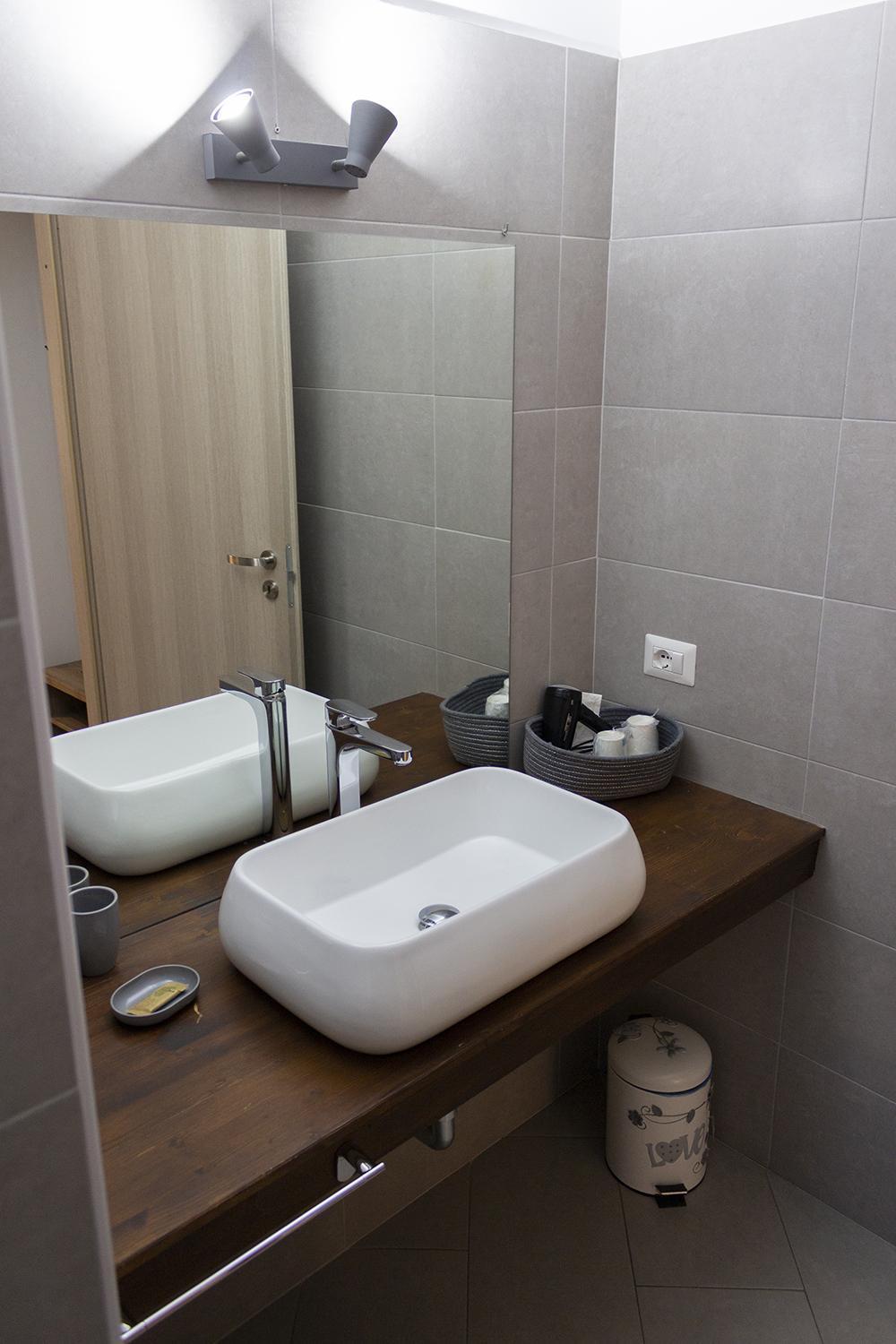 Il Gatto Stanco B&B Арона Екстериор снимка