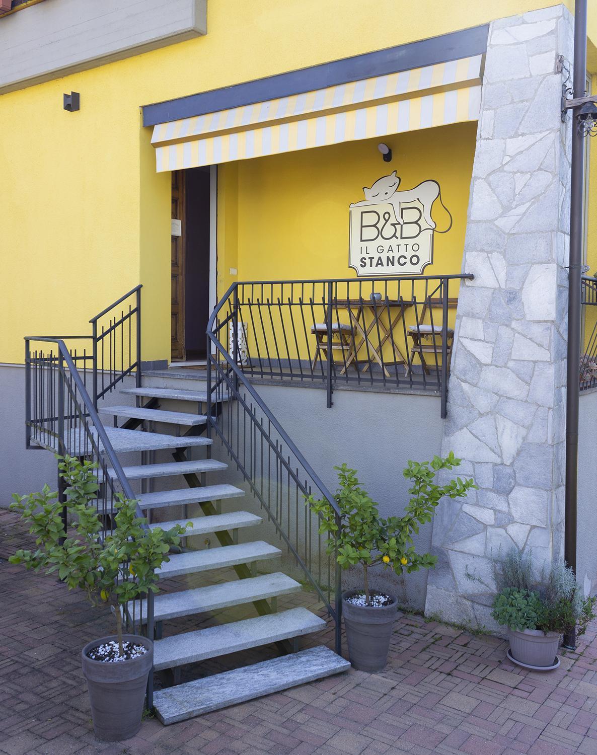 Il Gatto Stanco B&B Арона Екстериор снимка